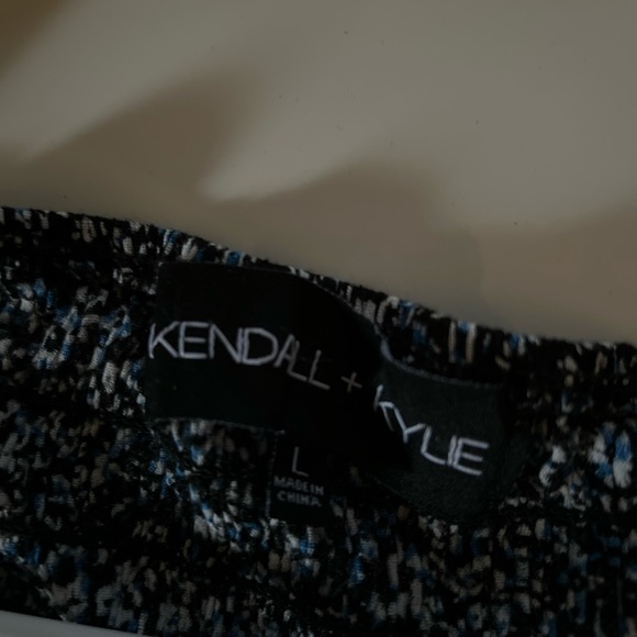 Crop top flowy blue flower - Picture 2 of 3